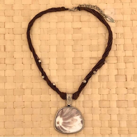 Coldwater Creek | Shell Pendant Necklace | 17” Adjustable - Picture 1 of 4